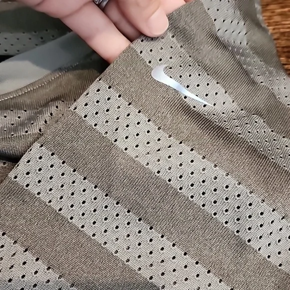 Nike Dri-Fit Athletic Top Size S - Picture 6 of 7